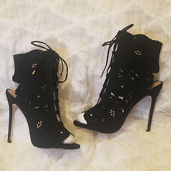 Heels - Picture 4 of 6